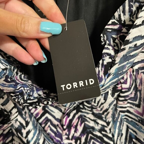 Torrid Womens NWT Challis Chevron Black & White Pockets Paperbag Shorts Plus 2X - Picture 4 of 9